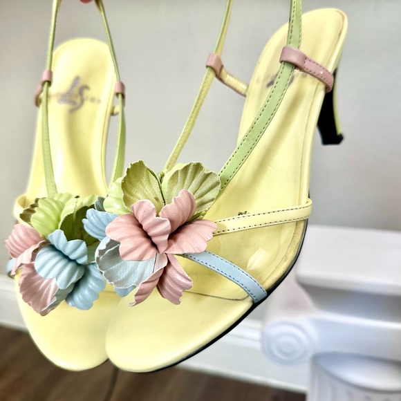 Vintage Pastel Floral Wedding Heels - Picture 13 of 14